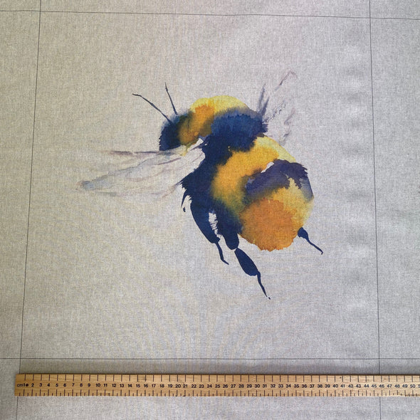 Linen Look - Queen Bee Panel