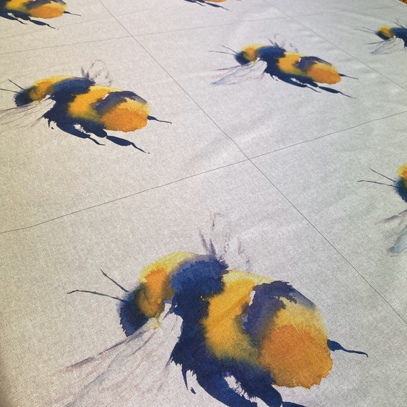 Linen Look - Queen Bee Panel